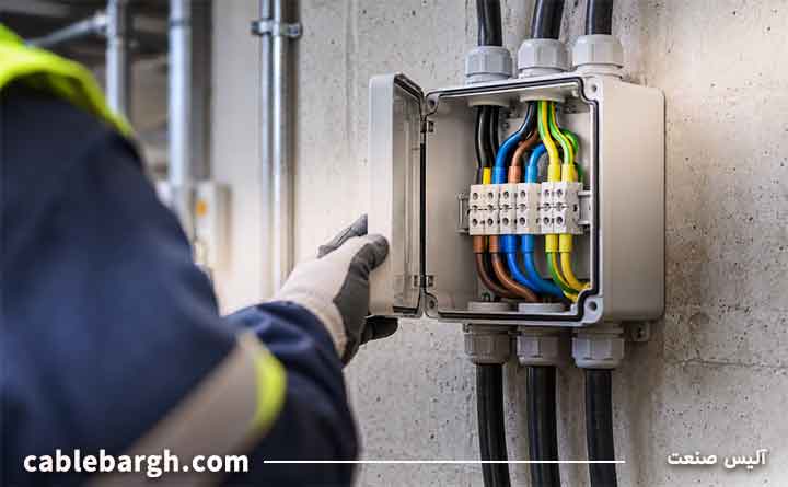انشعاب غیر اصولی از کابل برق